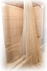 The whirlpool bath in the Ballroom Suite at Dreams of Yesteryear Bed and Breakfast.