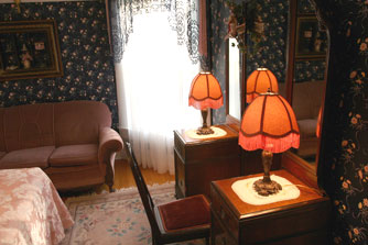 An antique vanity welcomes you as you enter the Isabella Room. 